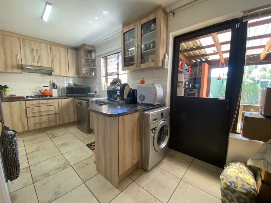 To Let 2 Bedroom Property for Rent in Table View Western Cape